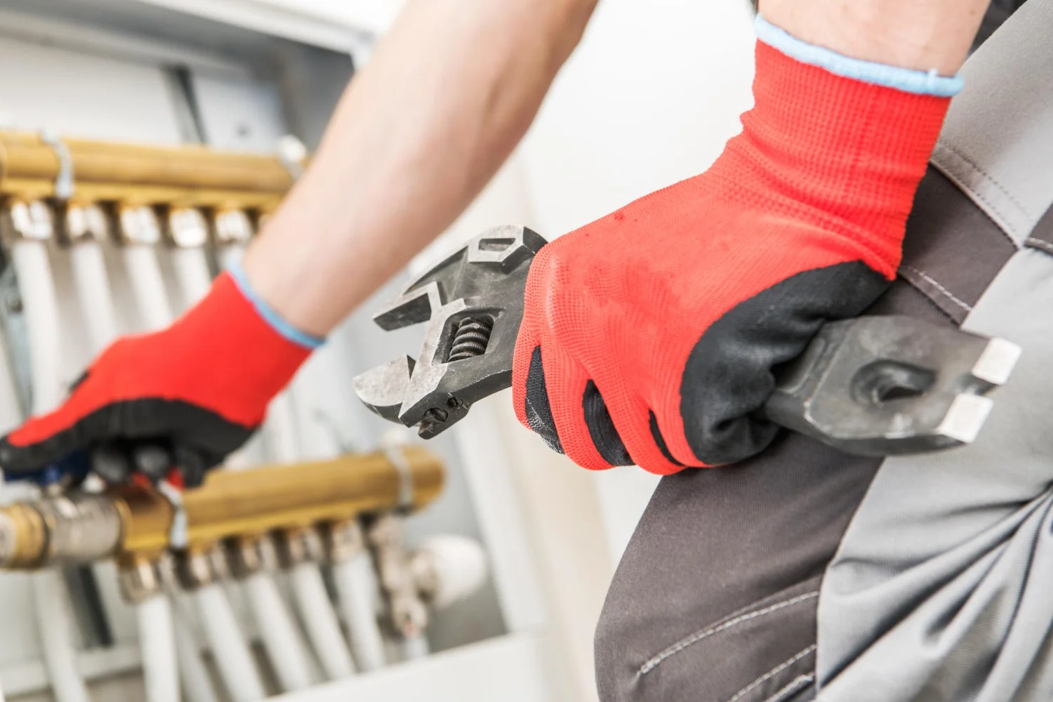technician-repairs-heating-2025-03-15-00-27-12-utc-2048x1365
